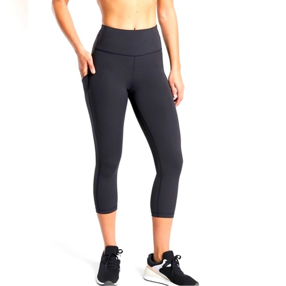 NWT - Athleta Ultimate Stash Pocket Capri - Black - XS - Picture 1 of 1